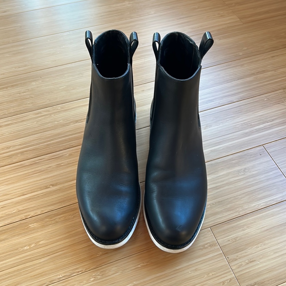 Cole Haan chelsea pull on leather boot size 7
